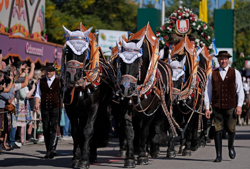 Το Oktoberfest άνοιξε στο Μόναχο! Δείτε τις καλύτερες φωτογραφίες