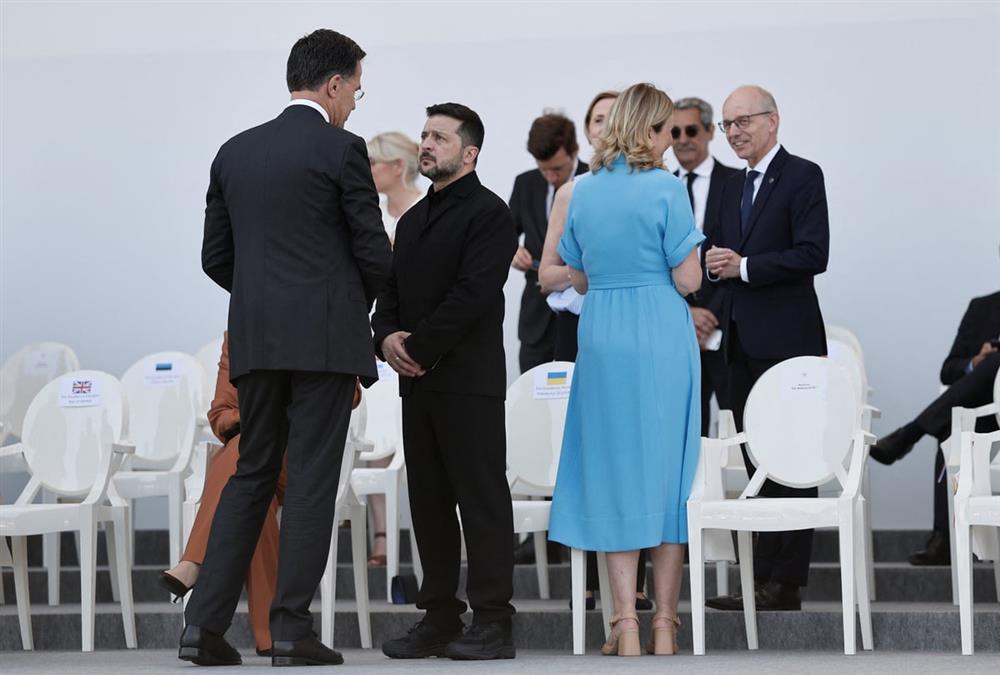 Εντυπωσιακές εικόνες από τη μεγάλη στρατιωτική παρέλαση στο Παρίσι για την «Ημέρα της Βαστίλης»