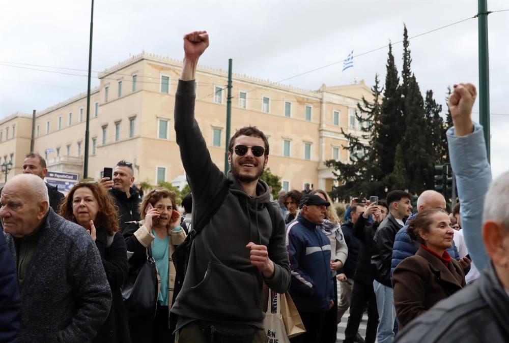 Απόβαση των αγροτών με τρακτέρ στο Σύνταγμα - «No farmers, no life»