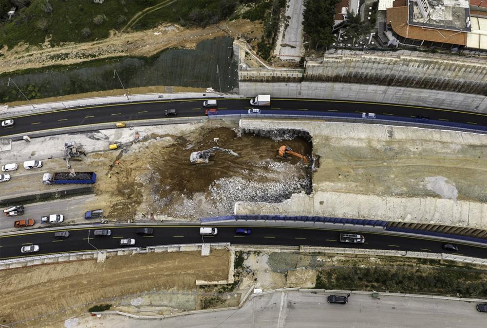 Η στιγμή της κατεδάφισης του τούνελ στον Περιφερειακό για τον Flyover Θεσσαλονίκης