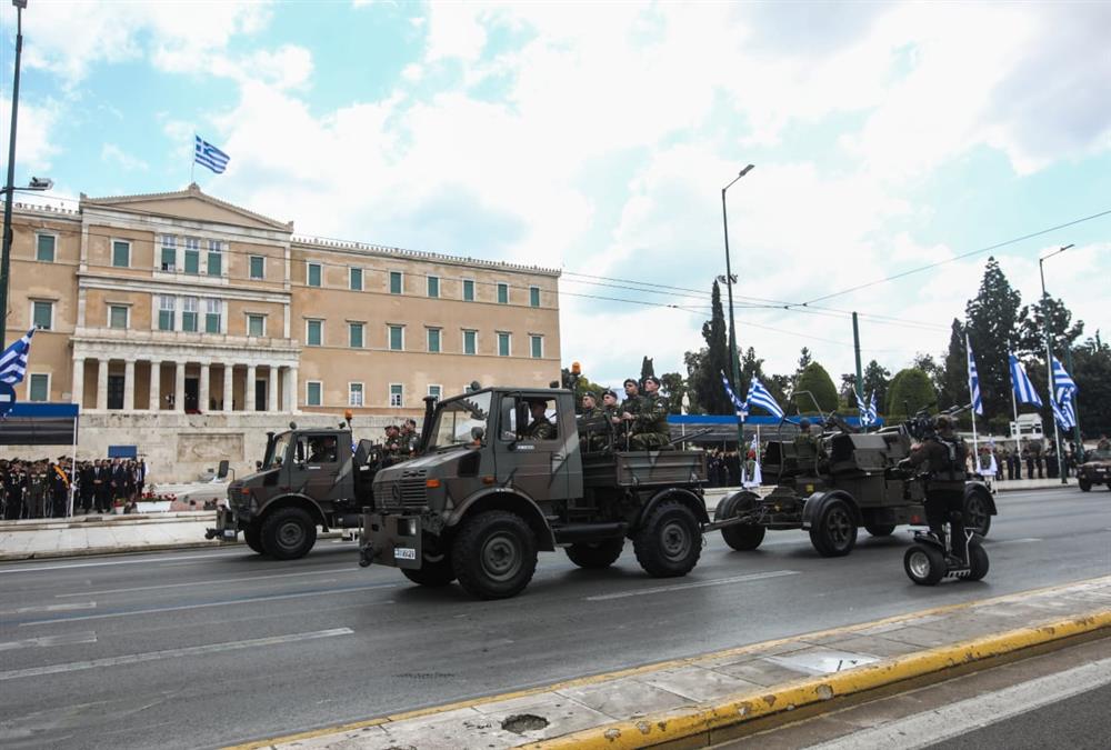 Η μεγάλη στρατιωτική παρέλαση για την 25η Μαρτίου στο Σύνταγμα - Τα νέα οπλικά συστήματα
