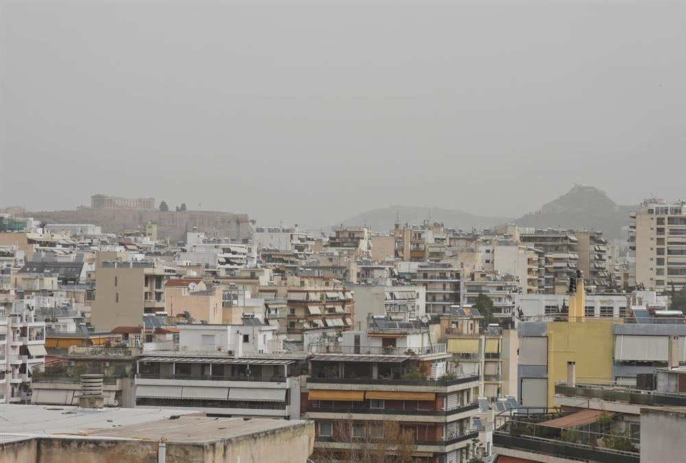 Η αφρικανική σκόνη «έπνιξε» τη χώρα - Εντυπωσιακές εικόνες από Αττική και Κρήτη