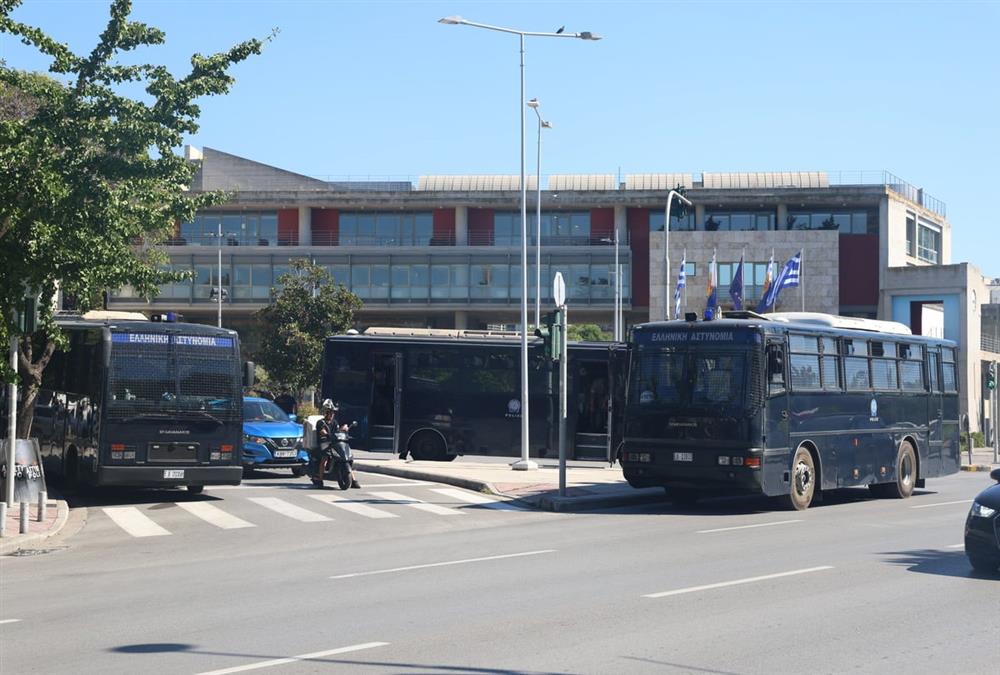 Μεγάλες πορείες στο κέντρο της Θεσσαλονίκης - Τουλάχιστον 13 προσαγωγές και 6 συλλήψεις (EUROKINISSI/INTIME)