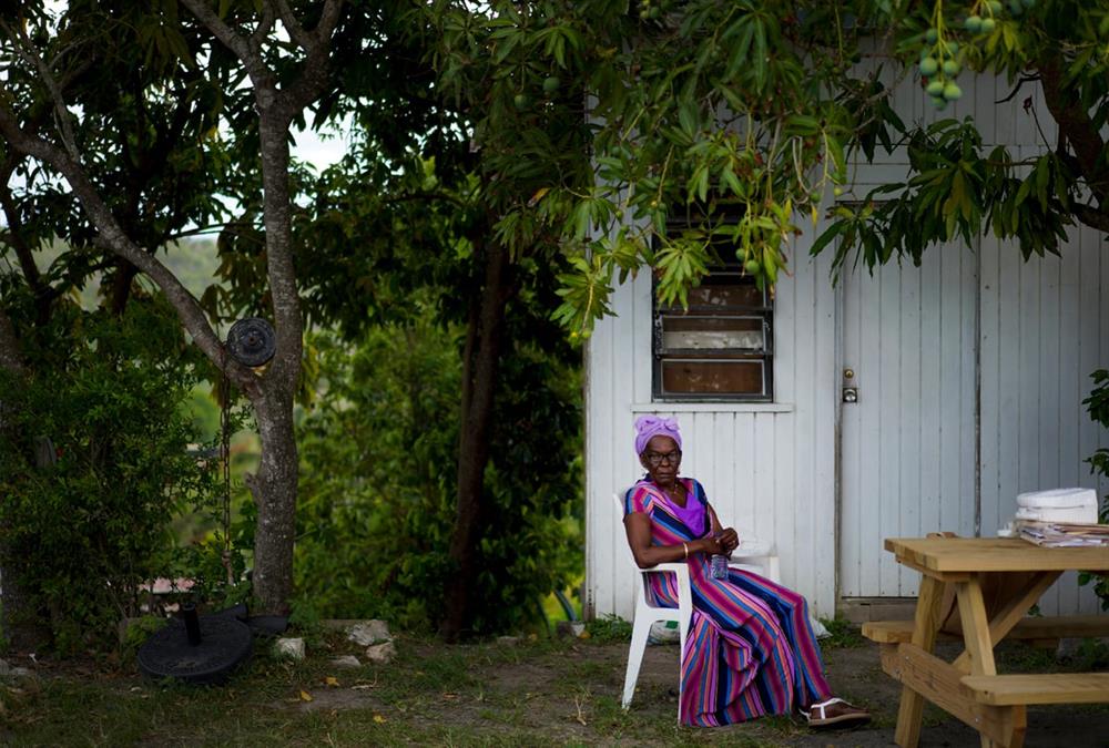 Σε ένα μικροσκοπικό κράτος της Καραϊβικής η κυβέρνηση αποκαθιστά τους Ρασταφάρι δίνοντάς τους το δικαίωμα να καλλιεργούν και να καπνίζουν τη μαριχουάνα τους