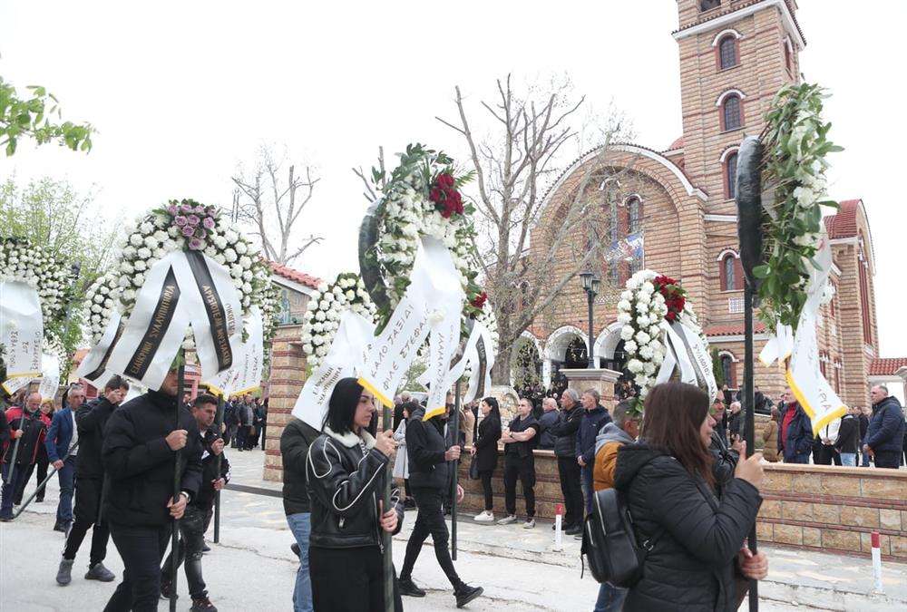 Βουβός πόνος στο τελευταίο «αντίο» στον Στέφανο Μπορμπόκη - Η σημαία του ΠΑΟΚ στο φέρετρό του