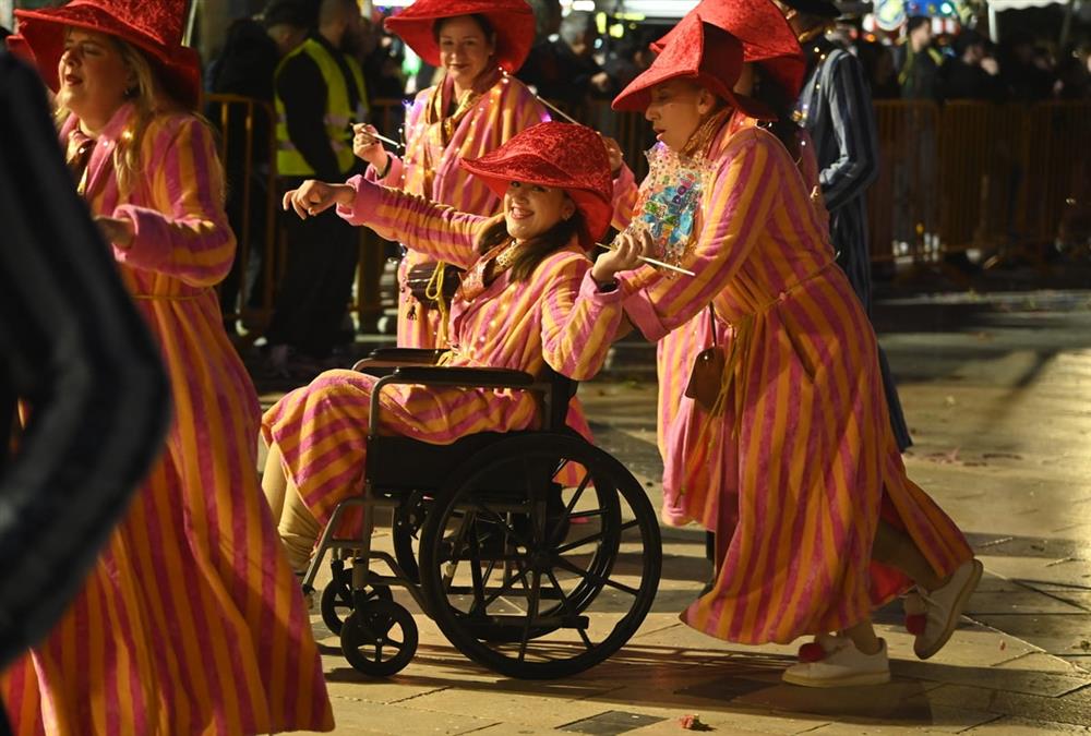 ΟΠΕΚΕΜΠΕΕ, λειψυδρία και ο «τζάμπας που πέθανε»: Εικόνες από φετινό Πατρινό Καρναβάλι