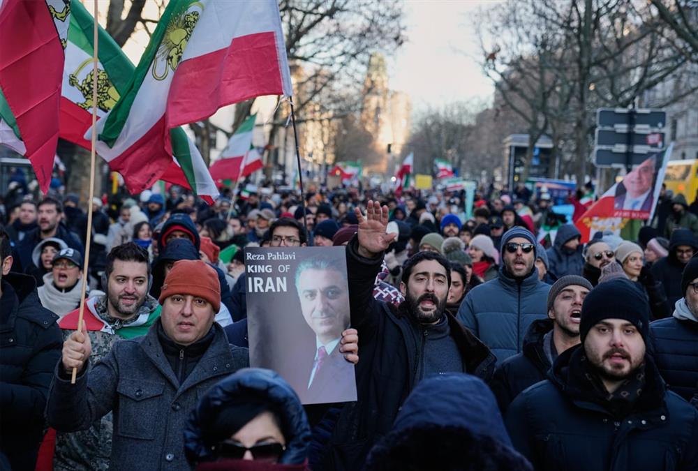 Στο πλευρό του ιρανικού λαού διαδηλωτές από όλο τον κόσμο - Συνεχίζεται η εκατόμβη νεκρών στην Τεχεράνη