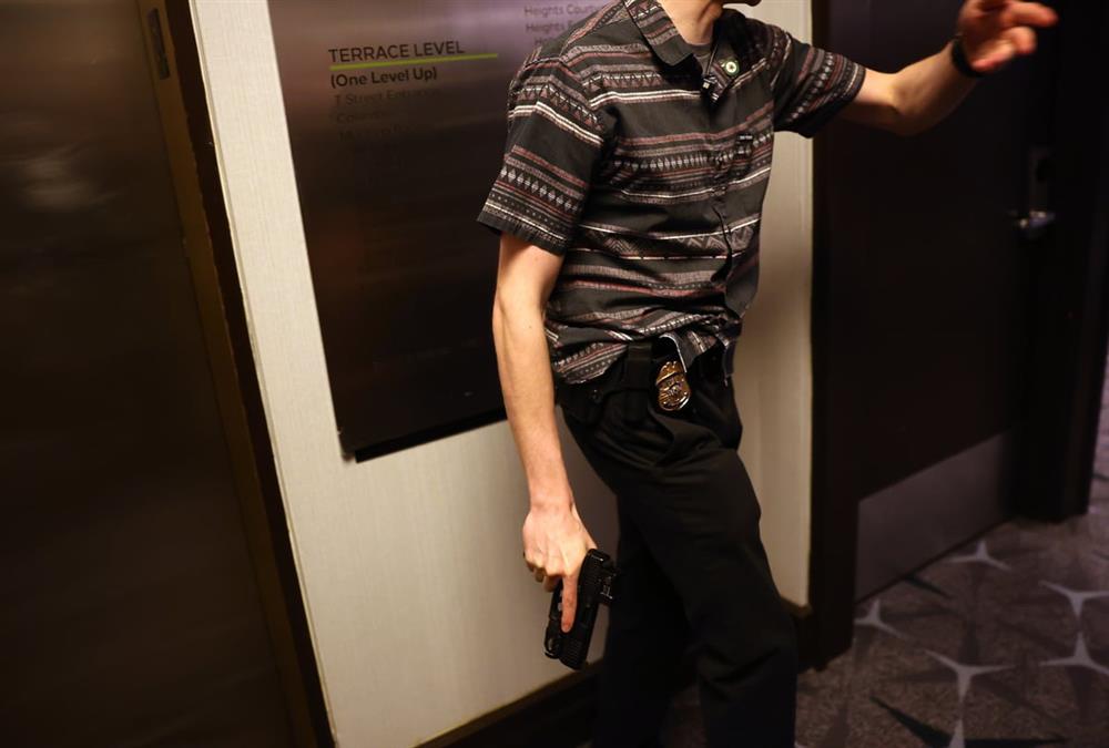 Εικόνες πανικού: Πυροβολισμοί σε δείπνο όπου βρισκόταν ο Τραμπ