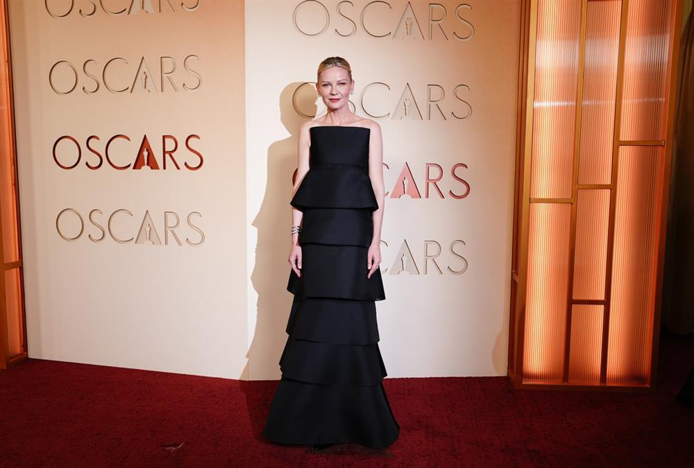 Όσκαρ 2026: Λάμψη, φτερά και couture δημιουργίες στο εντυπωσιακό κόκκινο χαλί