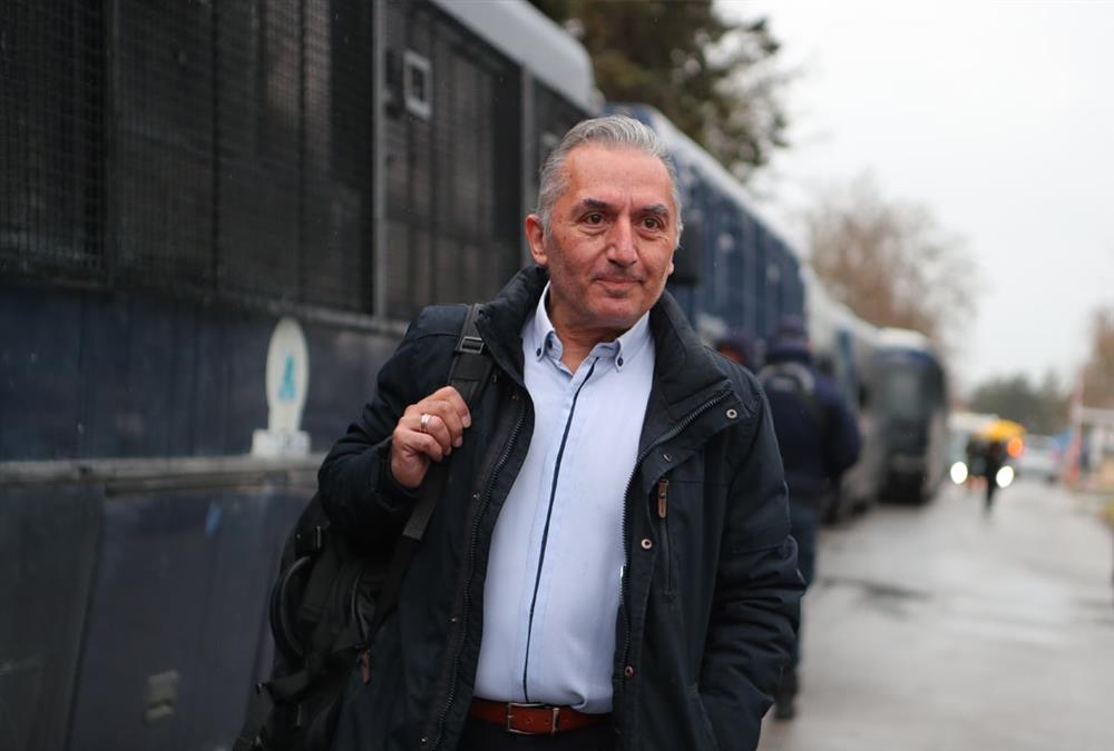 Οργή, ένταση και βαριές καταγγελίες συγγενών στη δεύτερη συνεδρίαση της δίκης των Τεμπών