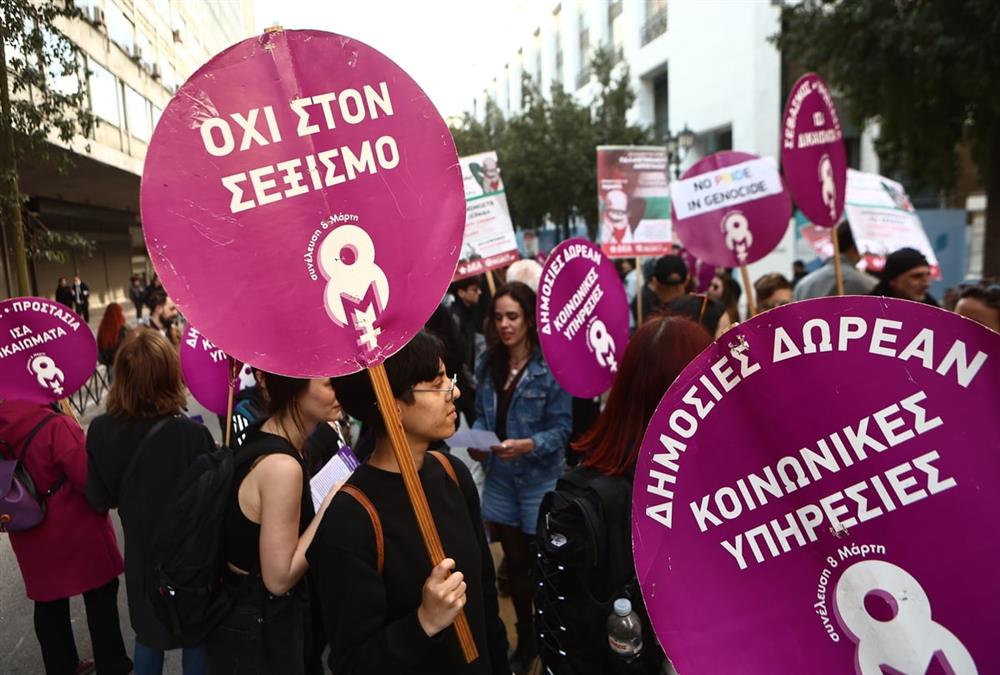 Ημέρα Γυναίκας: «Πενθούμε τις νεκρές μας, αλλά δεν σωπαίνουμε» - Μεγάλη συγκέντρωση στην Αθήνα