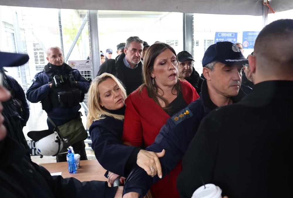 Οργή, ένταση και βαριές καταγγελίες συγγενών στη δεύτερη συνεδρίαση της δίκης των Τεμπών