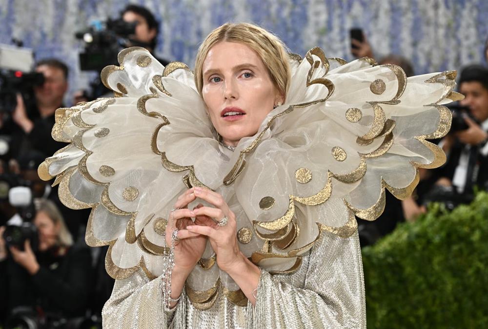 Met Gala 2026: Λάμψη, προκλήσεις και εντυπωσιακές επιστροφές στο κόκκινο χαλί