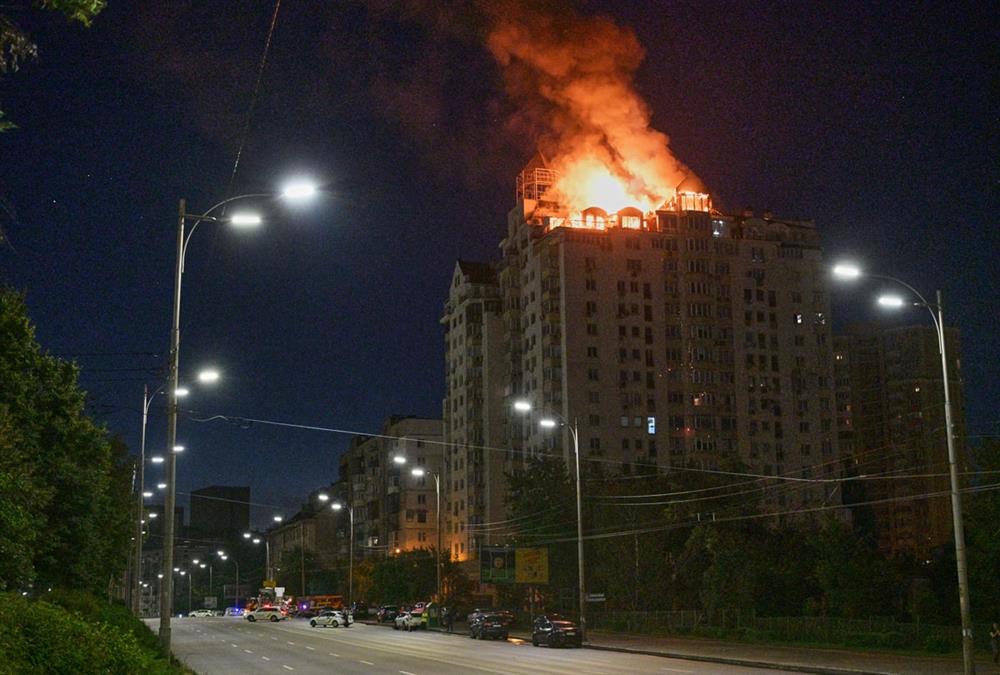 Νέα σφοδρή επίθεση στην Ουκρανία: Κατέρρευσε πολυκατοικία στο Κίεβο - 13 νεκροί και 86 τραυματίες