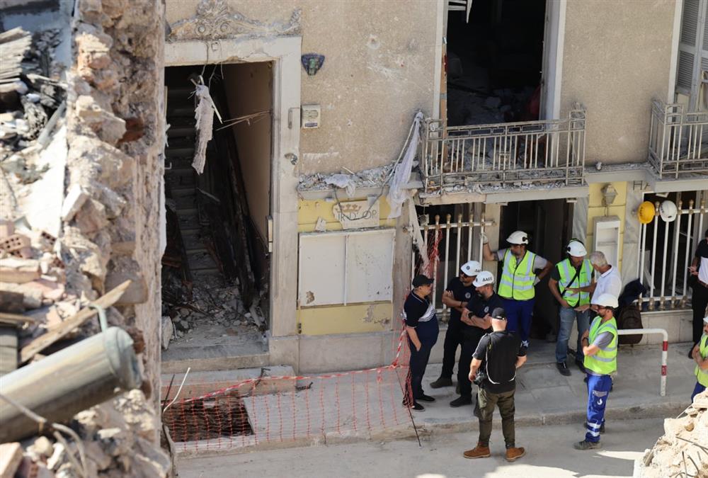Από το διαμέρισμα των ηλικιωμένων η διαρροή φυσικού αερίου που προκάλεσε την έκρηξη στην Πλάκα - Τι βρήκε η ΔΑΕΕ