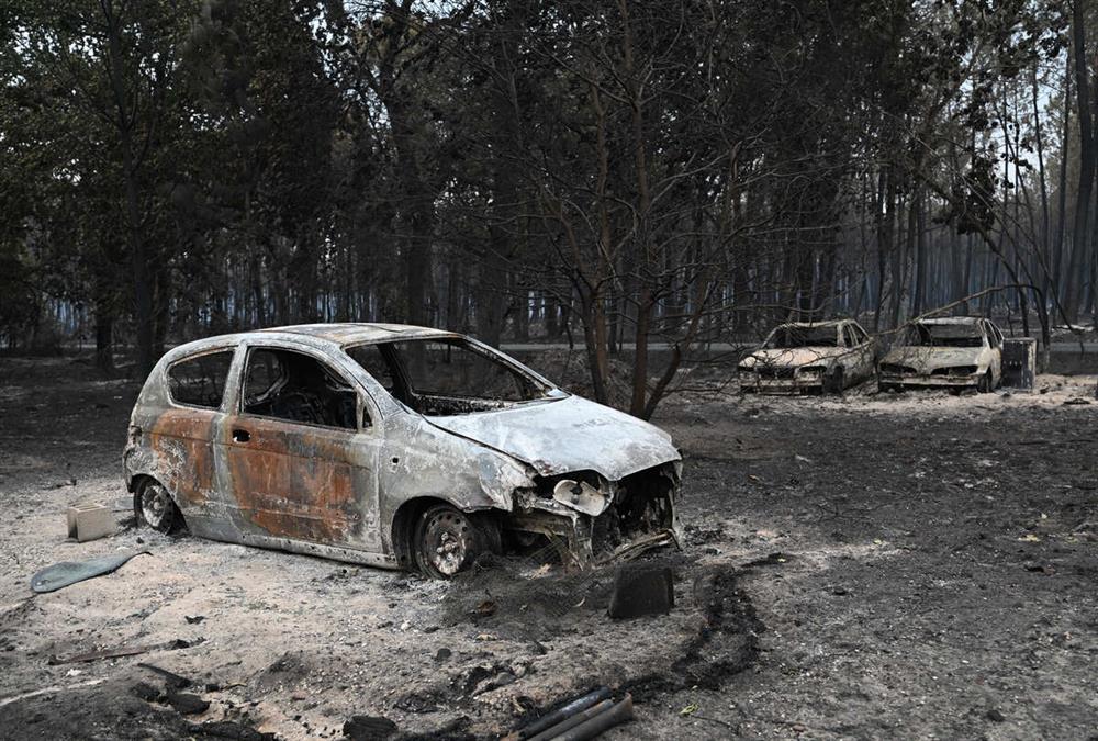 Ανεξέλεγκτες πυρκαγιές: Πάνω από 2,2 εκατ. στρέμματα στάχτη και 250.000 εκτοπισμένοι σε Γαλλία και Ισπανία