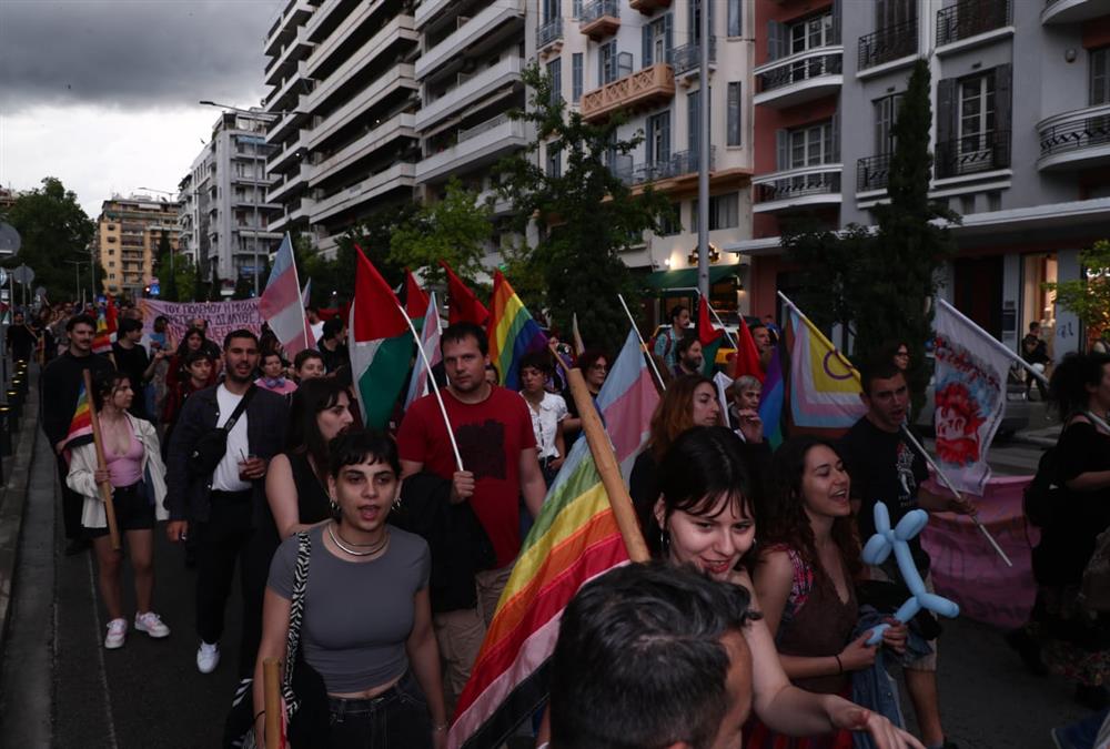Χρώμα, φωνές και υπερηφάνεια στο 10ο αυτοοργανωμένο Pride στη Θεσσαλονίκη