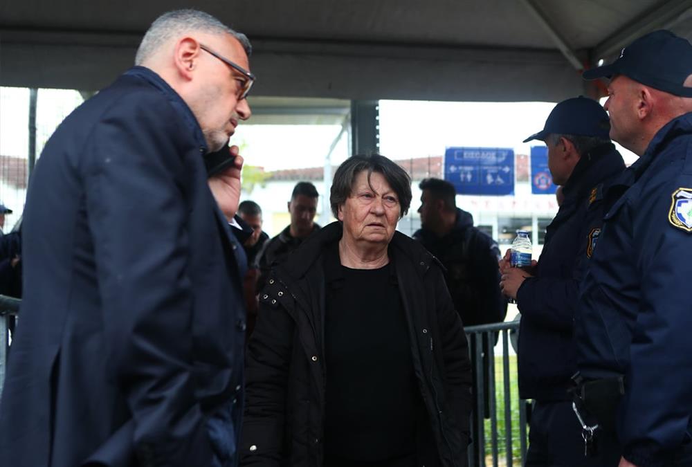 Οργή, ένταση και βαριές καταγγελίες συγγενών στη δεύτερη συνεδρίαση της δίκης των Τεμπών