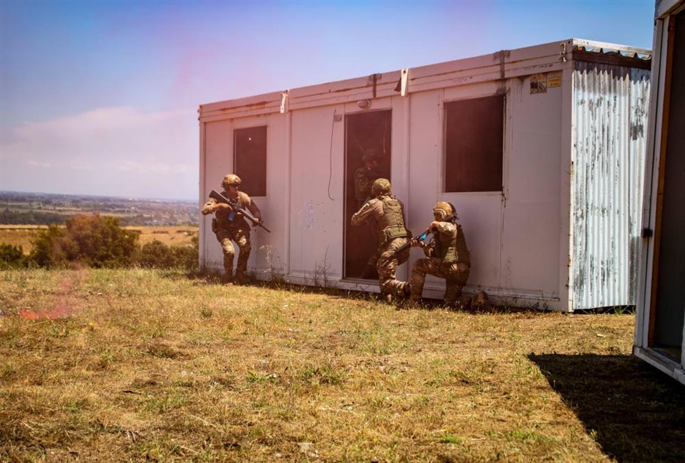 Ελικόπτερα, ταχύπλοα και μη επανδρωμένα αεροσκάφη: Καρέ καρέ η θερινή εκπαίδευση για τους σπουδαστές της ΣΜΥ