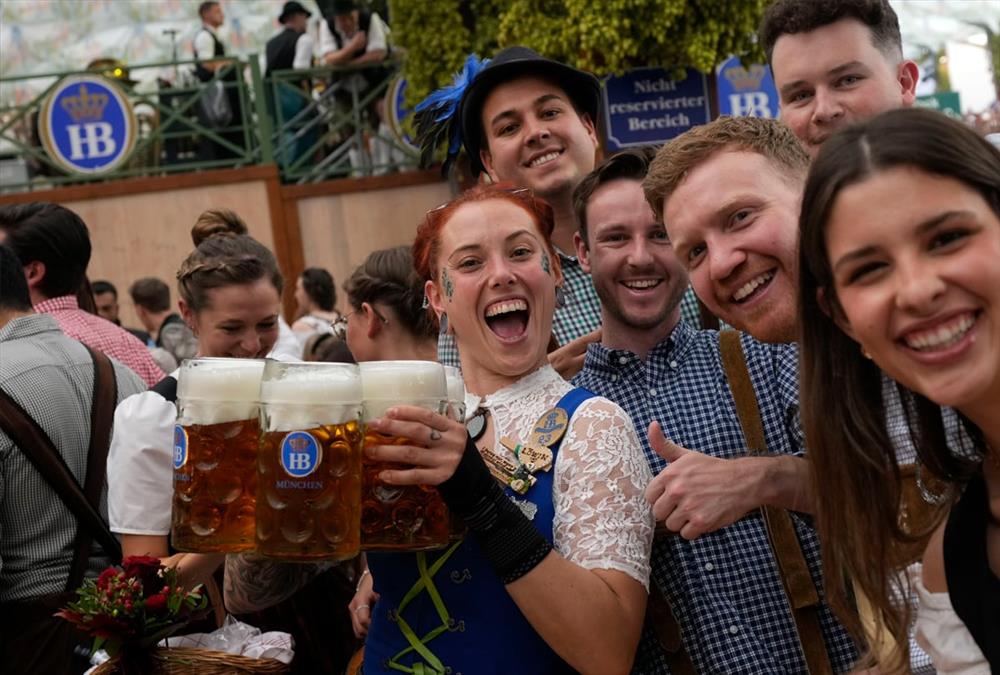 Το Oktoberfest άνοιξε στο Μόναχο! Δείτε τις καλύτερες φωτογραφίες