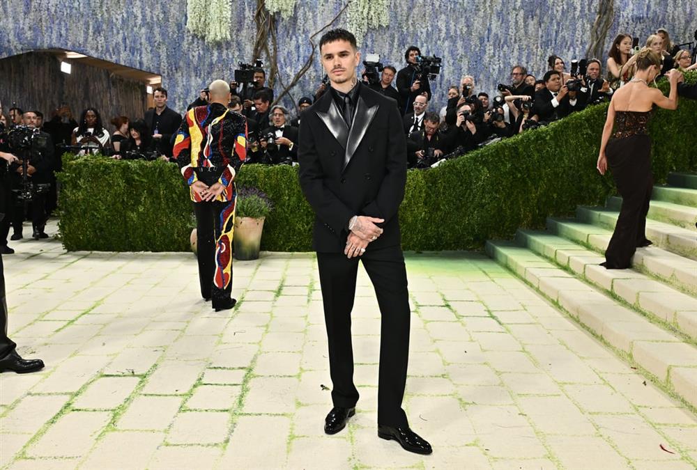 Met Gala 2026: Λάμψη, προκλήσεις και εντυπωσιακές επιστροφές στο κόκκινο χαλί