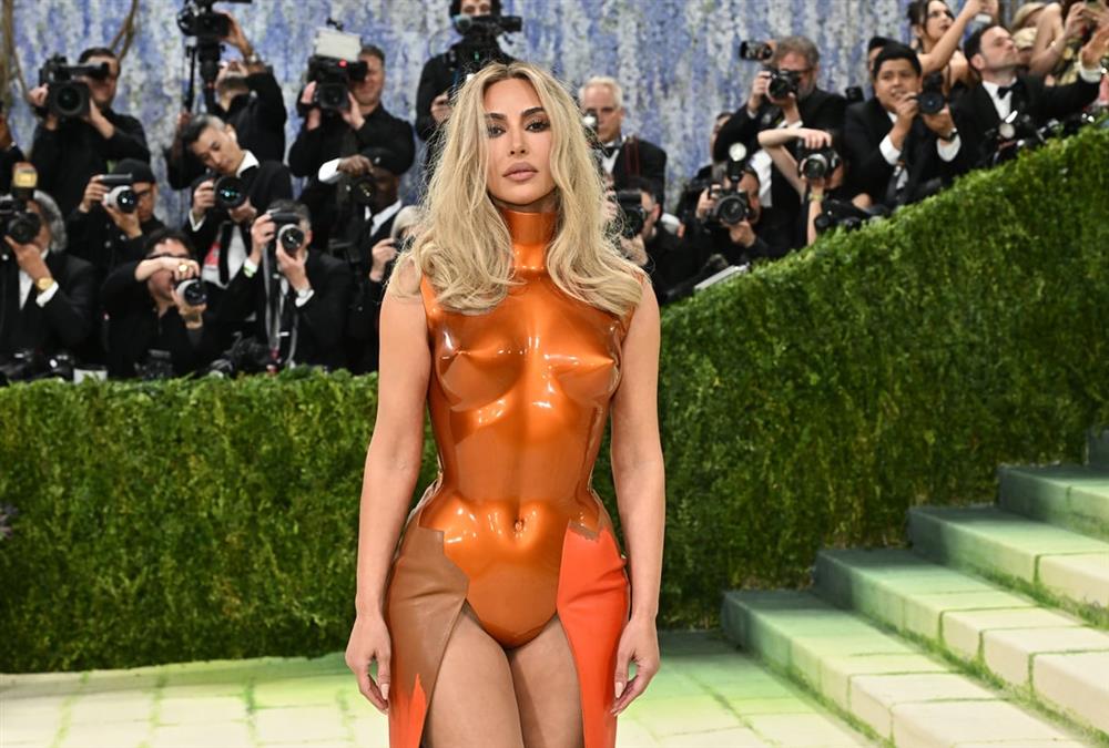 Met Gala 2026: Λάμψη, προκλήσεις και εντυπωσιακές επιστροφές στο κόκκινο χαλί