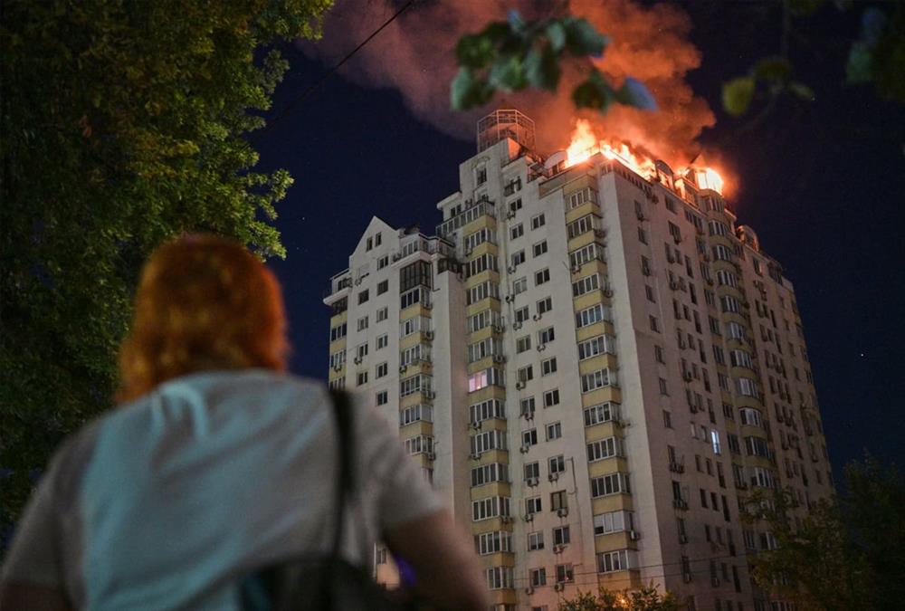 Νέα σφοδρή επίθεση στην Ουκρανία: Κατέρρευσε πολυκατοικία στο Κίεβο - 13 νεκροί και 86 τραυματίες