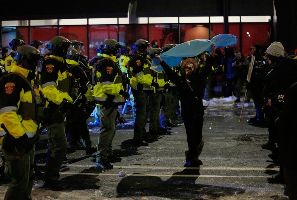 Μινεάπολη: Συγκρούσεις και συλλήψεις σε διαδηλώσεις κατά της ICE