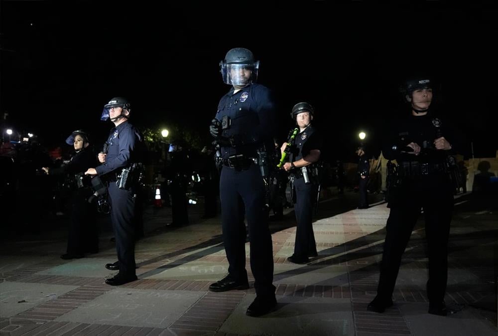 Βίαιες συγκρούσεις στις ΗΠΑ: Νέα επέμβαση της αστυνομίας στο UCLA εναντίον φιλοπαλαιστινίων διαδηλωτών