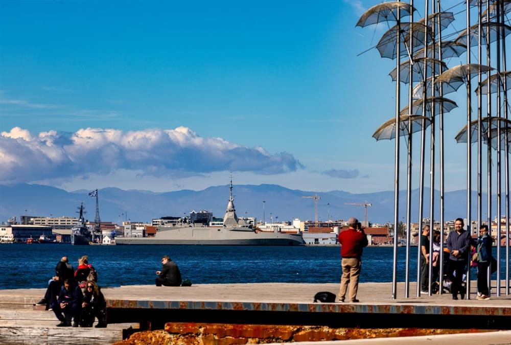 Μεγάλες ουρές στο λιμάνι της Θεσσαλονίκης για μια βόλτα στη φρεγάτα «Κίμων» - Το πρόγραμμα των επισκέψεων