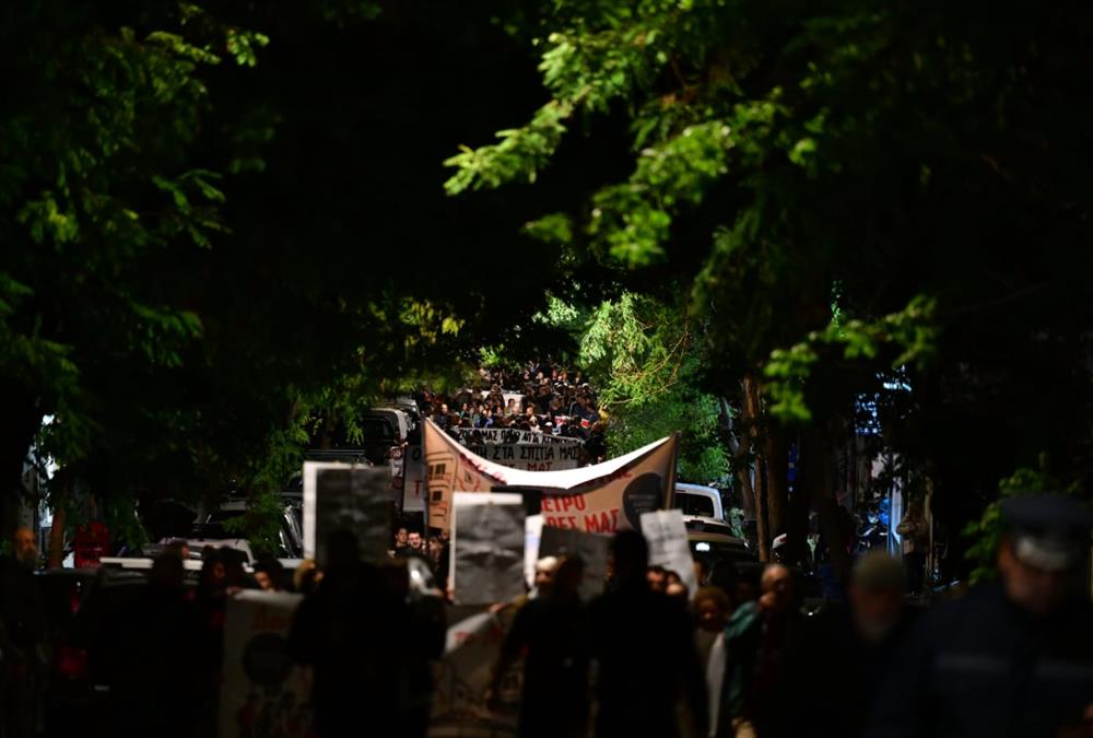 «Δεν θα πληρώσουμε το μετρό με τις ζωές μας»: Μεγάλη συγκέντρωση στην Κυψέλη για τις ρωγμές στα σπίτια