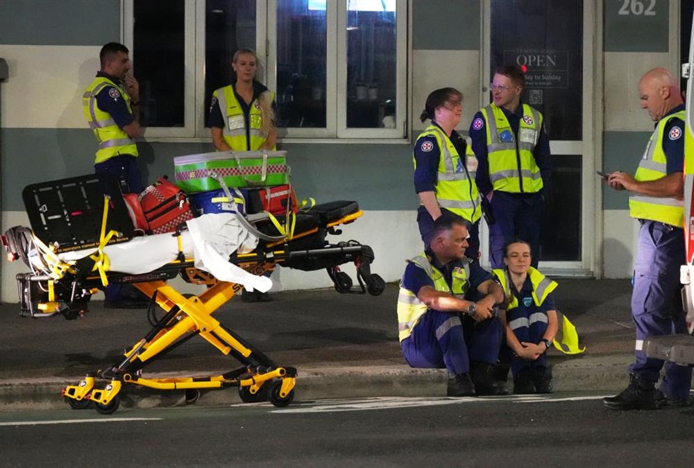 Παγκόσμιο σοκ από το μακελειό στο Σίδνεϊ σε παραλία - 16 νεκροί και δεκάδες τραυματίες (AP)