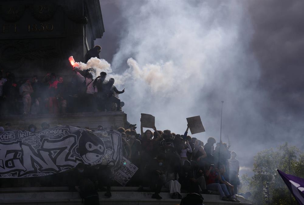 Μάχες μαθητών και αστυνομίας