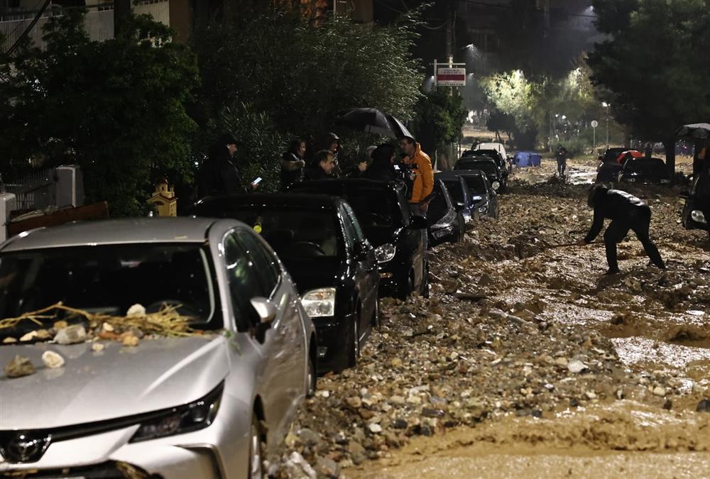 Εικόνες αποκάλυψης μετά το πέρασμα της κακοκαιρίας στην Αττική