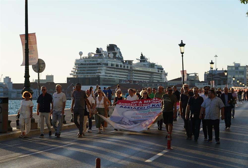 Μεγάλες πορείες στο κέντρο της Θεσσαλονίκης - Τουλάχιστον 13 προσαγωγές και 6 συλλήψεις (EUROKINISSI/INTIME)