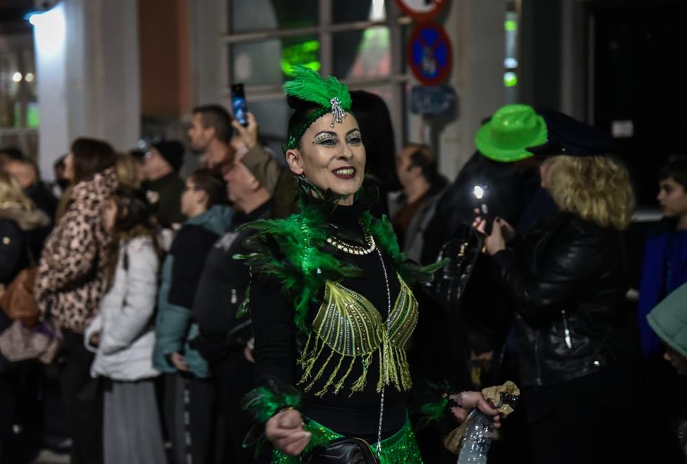 Ξυλοπόδαροι, νεράιδες και... άρωμα Βενετίας: Εντυπωσιακές εικόνες από το Καρναβάλι Γυναικών στην Πρέβεζα