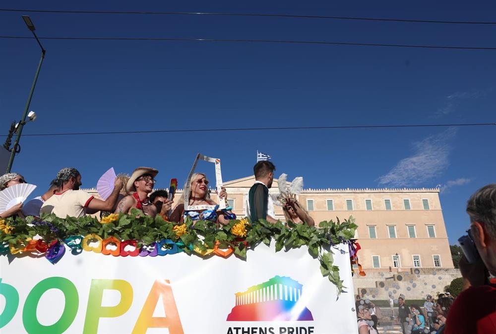 Athens Pride 2026: Ένα απέραντο ουράνιο τόξο το κέντρο της Αθήνας - Πλήθος κόσμου στη μεγάλη γιορτή υπερηφάνειας