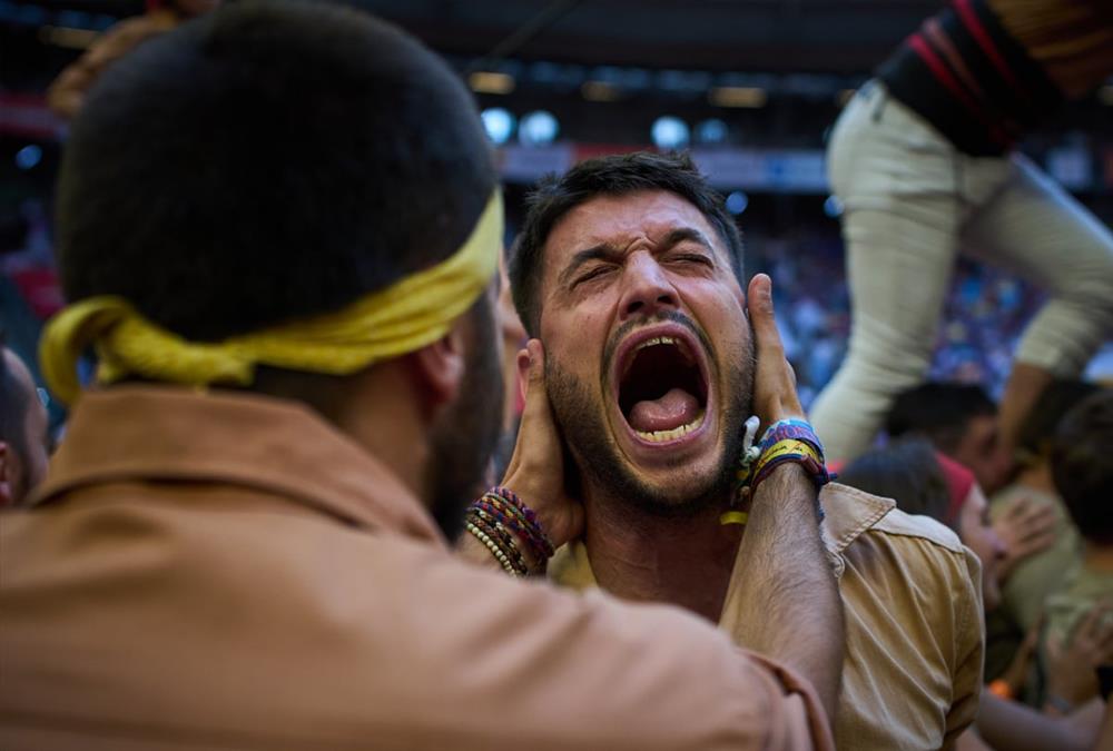 «Castells»: Οι ανθρώπινοι πύργοι της Καταλονίας και η δύναμη της συλλογικότητας