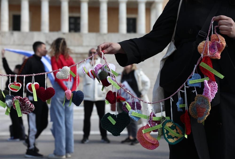 Τέμπη 3 χρόνια μετά: Μεγαλειώδης συγκέντρωση στο Σύνταγμα - Λαοθάλασσα με αίτημα για δικαιοσύνη