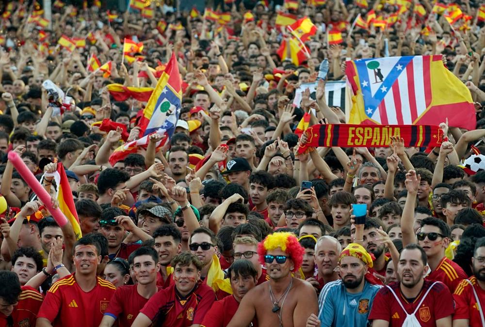 Euro 2024: Ξέφρενοι πανηγυρισμοί στη Μαδρίτη (gallery/AP)