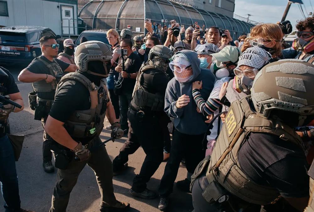 Νέος κύκλος οργής στο Νιου Τζέρσεϊ κατά του ICE - Άγρια συμπλοκή διαδηλωτών με πράκτορες