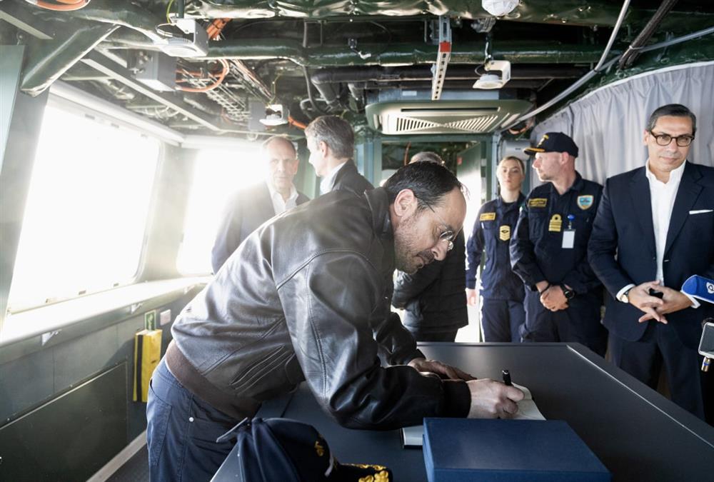 «Θα είμαστε εδώ όποτε χρειάζεται»: Στη Φρεγάτα «Κίμων» Μητσοτάκης και Χριστοδουλίδης