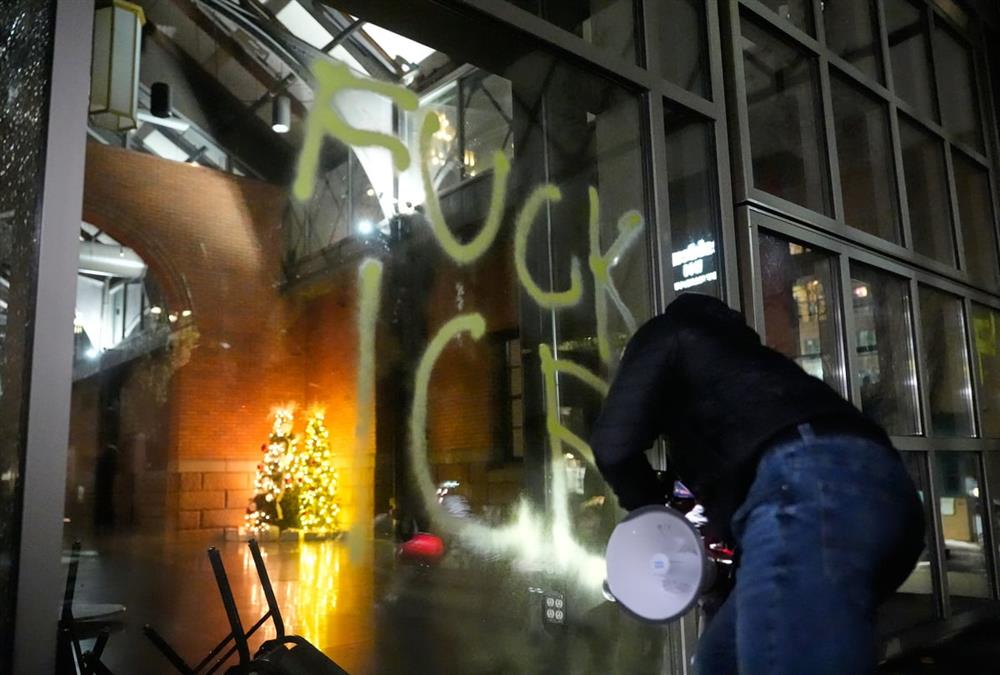 Μινεάπολη: Συγκρούσεις και συλλήψεις σε διαδηλώσεις κατά της ICE