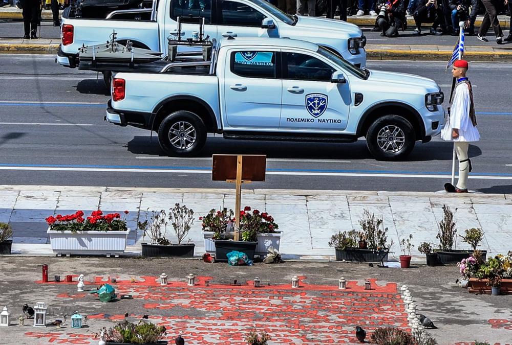 Η μεγάλη στρατιωτική παρέλαση για την 25η Μαρτίου στο Σύνταγμα - Τα νέα οπλικά συστήματα