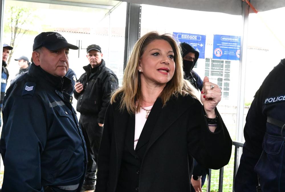 Οργή, ένταση και βαριές καταγγελίες συγγενών στη δεύτερη συνεδρίαση της δίκης των Τεμπών