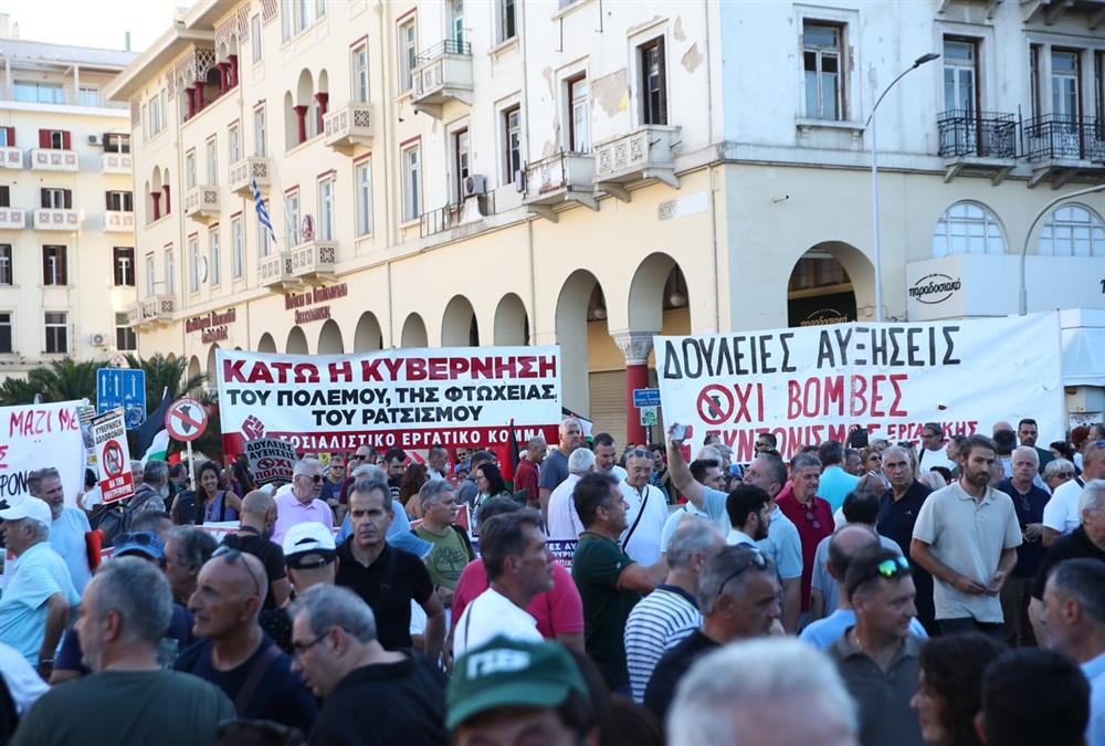 Μεγάλες πορείες στο κέντρο της Θεσσαλονίκης - Τουλάχιστον 13 προσαγωγές και 6 συλλήψεις (EUROKINISSI/INTIME)