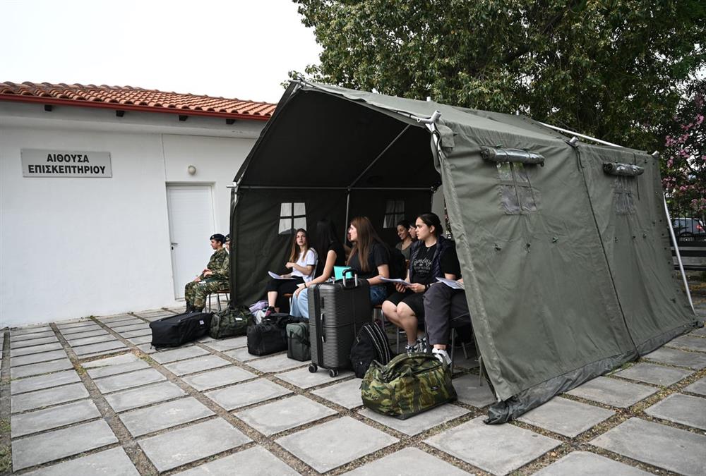 Ιστορική ημέρα για τις Ένοπλες Δυνάμεις: Παρουσιάστηκαν οι πρώτες γυναίκες που θα υπηρετήσουν στον ελληνικό στρατό