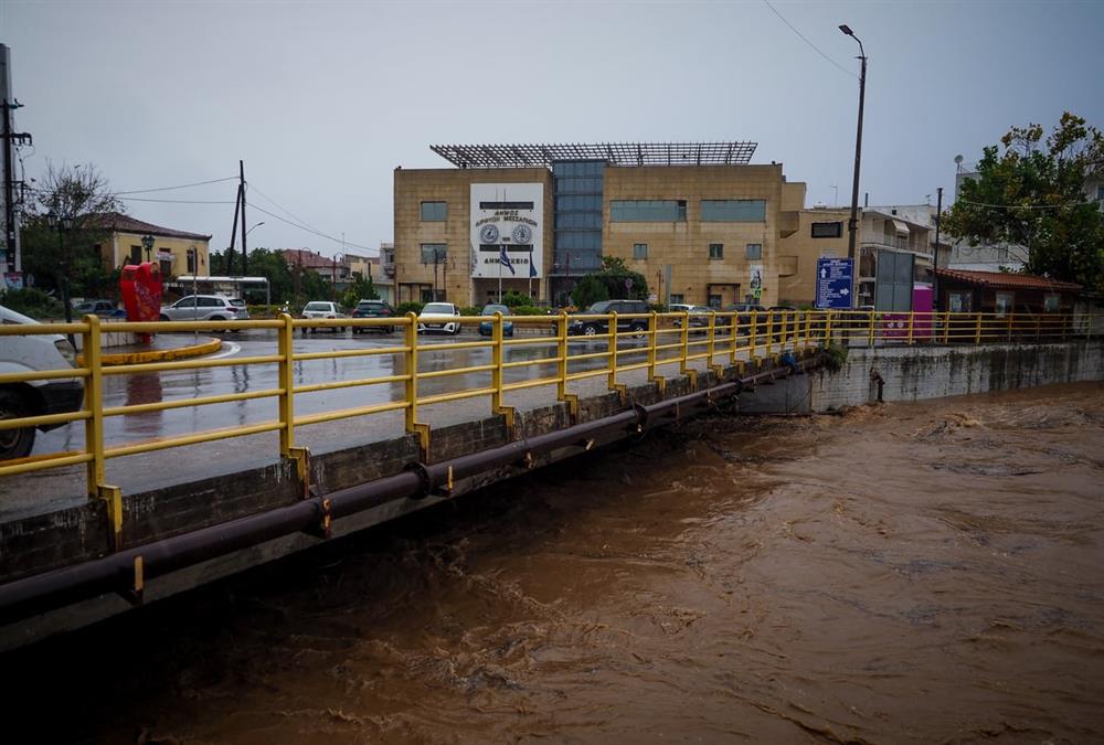 Προβλήματα σε Εύβοια, Ρόδο και Σκιάθο