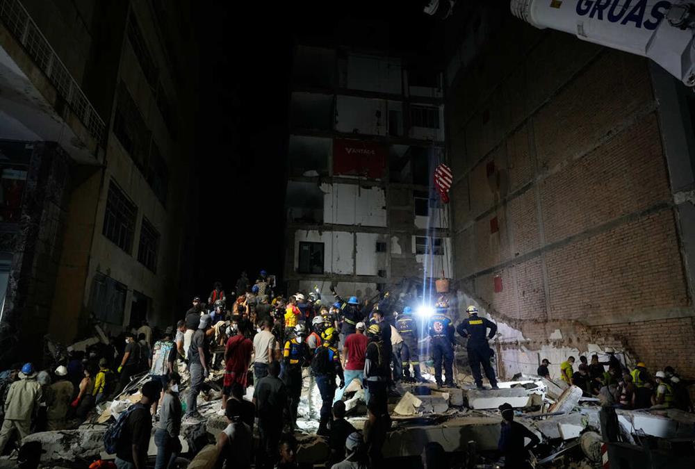 Εικόνες «Αποκάλυψης» στην Κολομβία, μετά τον ισχυρό σεισμό - Καρέ-καρέ οι μάχες στα συντρίμμια
