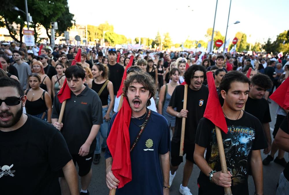 Μεγάλες πορείες στο κέντρο της Θεσσαλονίκης - Τουλάχιστον 13 προσαγωγές και 6 συλλήψεις (EUROKINISSI/INTIME)